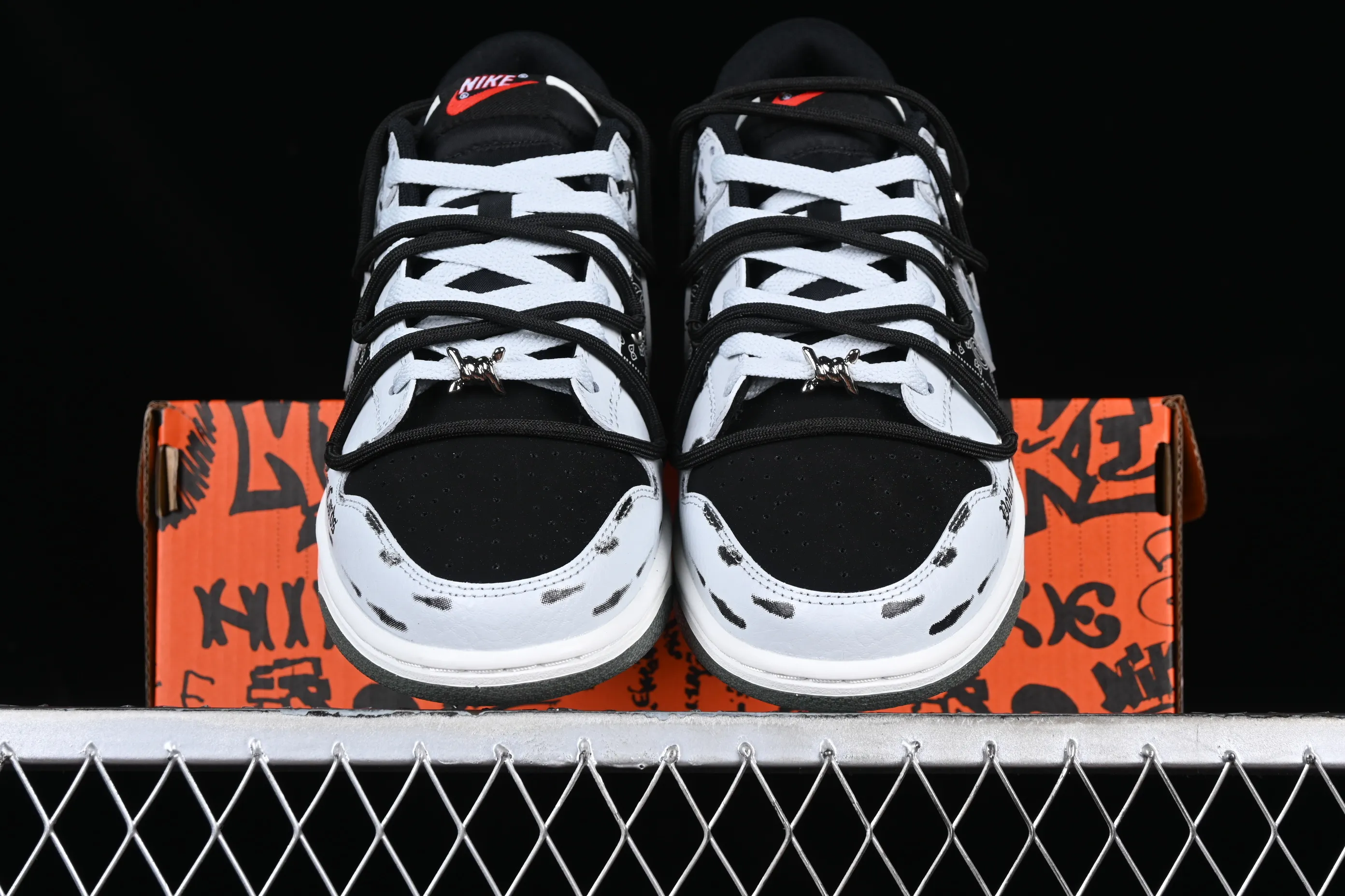 All Categories Nk SB Dunk Series Nk SB Dunk Low Low-top sneakers Nk Dunk Low Sanci Lab Dark Poker Old Dirty Shoes Premium Gray Cashew Pattern SB Strap Low-top Casual Shoes DM0108-001